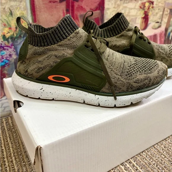 Authentic Oakley Men's Green and Brown Knit Sneakers